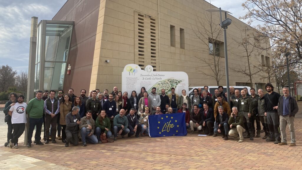 Algunos de los participantes en las Jornadas Iberconejo sobre prevención de daños de conejo, celebradas en el Jardín Botánico de Castilla-La Mancha (Albacete)